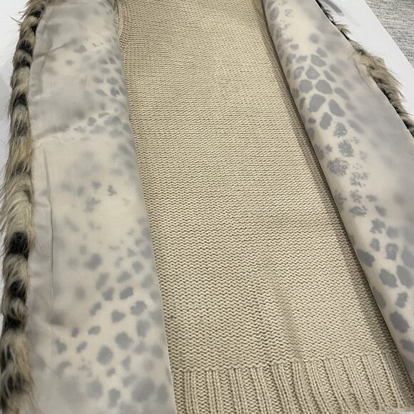 Xhilaration Faux Fur Vest - Women's - M/M - Picture 6 of 7